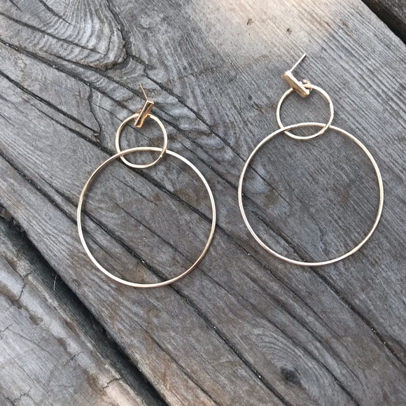 ♡ Double Circle Hoop Earrings - Picture 6 of 8